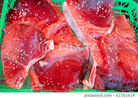 Tuna steak Tuna steak 61581614