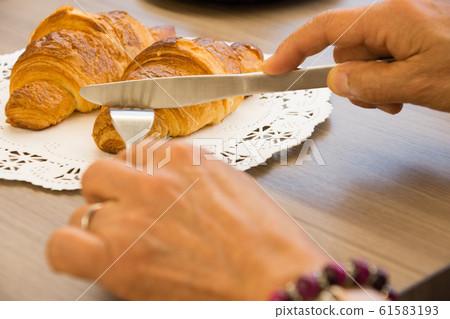 To cut off bread To cut off bread 61583193