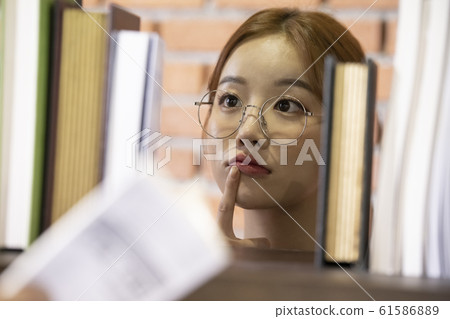 Woman books library 61586889