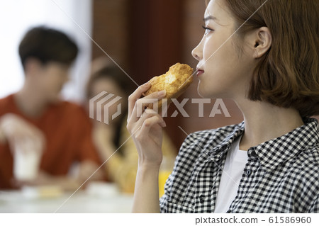 Woman Lifestyle Chic Casual Cafe 61586960