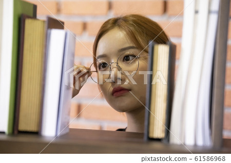Woman books library 61586968