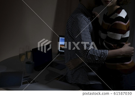 Business relationship 61587030