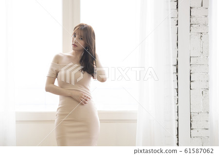 Woman beauty 61587062