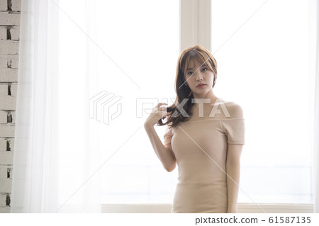 Woman beauty 61587135