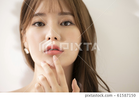Woman beauty Woman beauty 61587150
