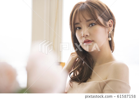 Woman beauty flower Woman beauty flower 61587158