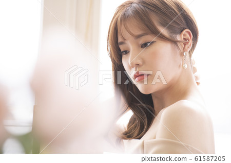 Woman beauty flower Woman beauty flower 61587205