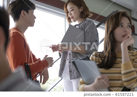 Lifestyle Chic Casual Meeting Lifestyle Chic Casual Meeting 61587221