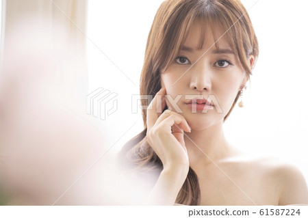 Woman beauty flower 61587224