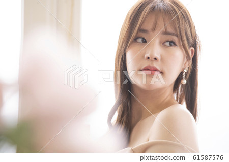 Woman beauty flower Woman beauty flower 61587576