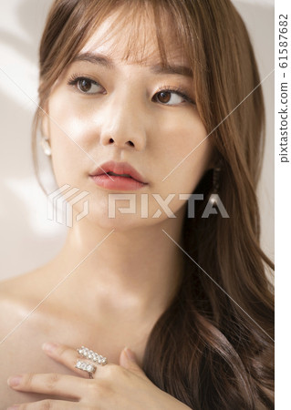 Woman beauty shadow Woman beauty shadow 61587682