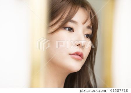 Woman beauty door Woman beauty door 61587718