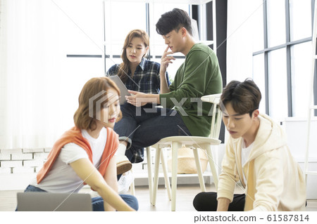 Lifestyle Chic Casual Meeting Lifestyle Chic Casual Meeting 61587814