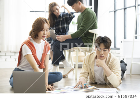 Lifestyle Chic Casual Meeting Lifestyle Chic Casual Meeting 61587834