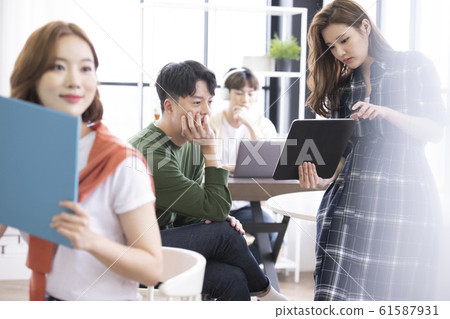 Lifestyle Chic Casual Meeting Lifestyle Chic Casual Meeting 61587931