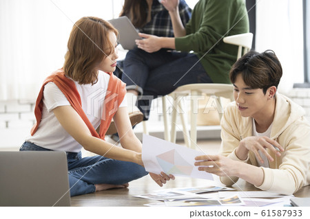 Lifestyle Chic Casual Meeting 61587933