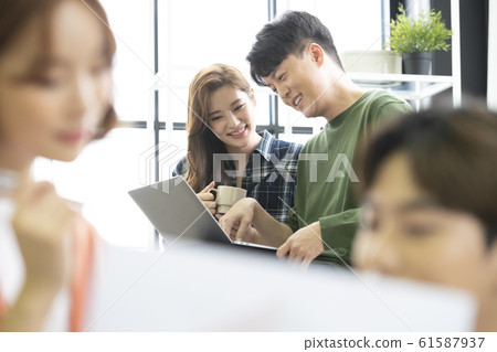 Lifestyle Chic Casual Meeting Lifestyle Chic Casual Meeting 61587937