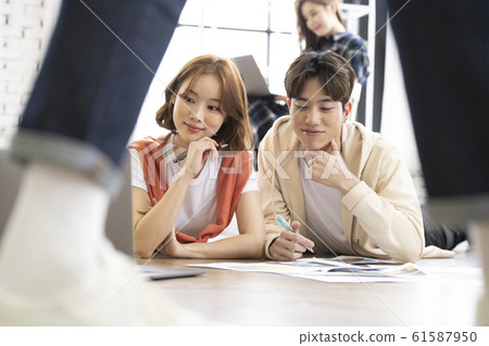 Lifestyle Chic Casual Meeting 61587950