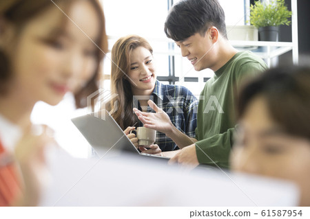 Lifestyle Chic Casual Meeting 61587954