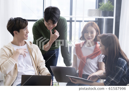 Lifestyle Chic Casual Meeting Lifestyle Chic Casual Meeting 61587996