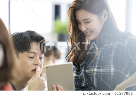 Lifestyle Chic Casual Meeting 61587998