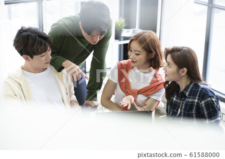 Lifestyle Chic Casual Meeting 61588000