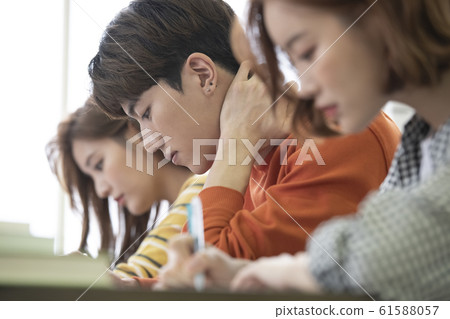 校園生活課 校園生活課 61588057