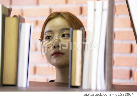 Woman books library 61588064