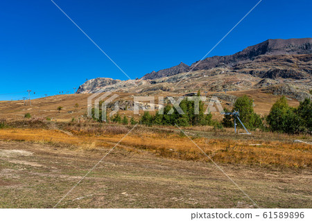View of the mountains around Alpe d'Huez in the french Alps, France View of the mountains around Alpe d'Huez in the french Alps, France 61589896