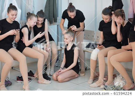 Preparing for cheerleading training Preparing for cheerleading training 61594224