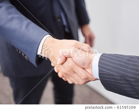 Male businessman shaking hands 61595109