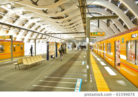 Railroad Tokyo Metro: Ginza Line Shibuya Station Platform Railroad Tokyo Metro: Ginza Line Shibuya Station Platform 61599878