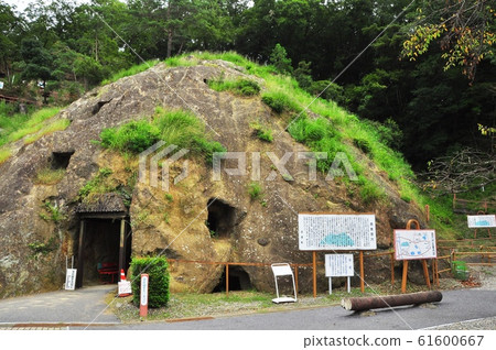 Side hole tombs of Yoshimi 100 holes in Saitama Prefecture 61600667