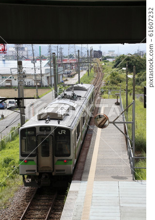 Yahiko Line E127 Series departing Tsubamesanjo Station Yahiko Line E127 Series departing Tsubamesanjo Station 61607232