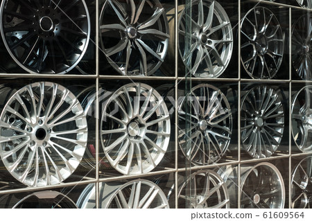 Car rims in shopping window display - Car rims in shopping window display - 61609564