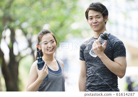 男女戶外運動形象 男女戶外運動形象 61614287