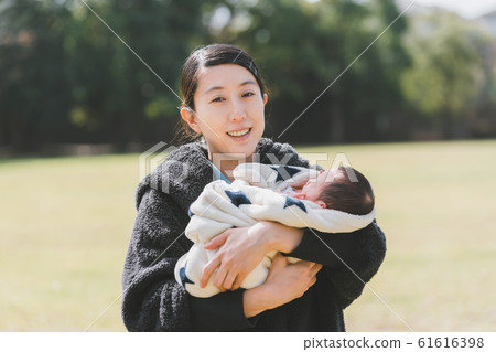 Day 10 10 days after birth Mother and child 61616398