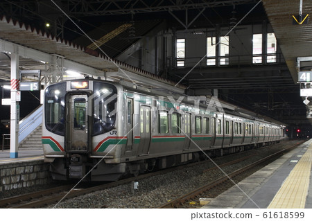 Tohoku Main Line E721 series stopping at Koriyama Station (Fukushima area: Shin-Shirakawa ⇔ Shiroishi) Tohoku Main Line E721 series stopping at Koriyama Station (Fukushima area: Shin-Shirakawa ⇔ Shiroishi) 61618599