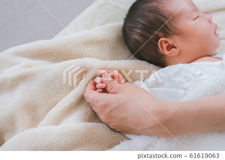 Day 10 10 days after birth 61619063