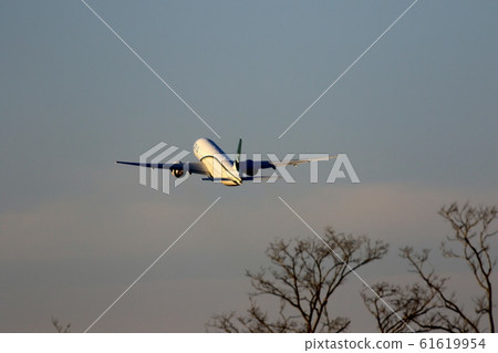 A takeover aircraft A takeover aircraft 61619954