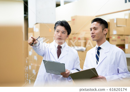 Warehouse Stock White coat Check Warehouse Stock White coat Check 61620174