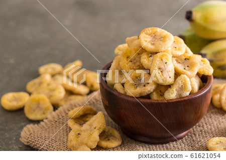 banana crispy chips 61621054