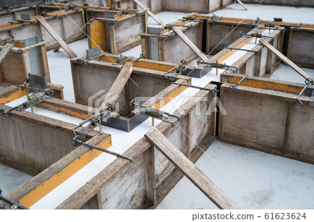 新建房屋基礎上升混凝土澆築 61623624