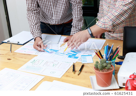 Graphic designers work together with UX UI Graphic designers work together with UX UI 61625431