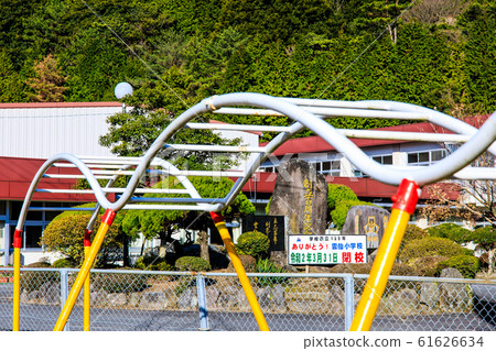 Unzen Elementary School closed {historical record} [Unzen City, Nagasaki Prefecture] 61626634