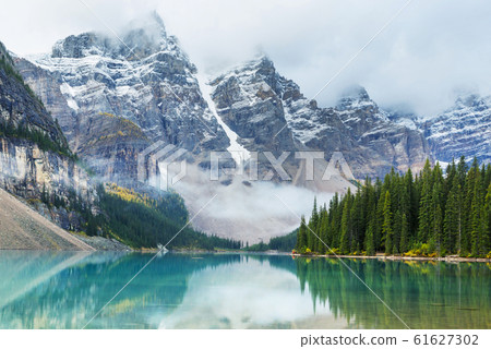 Moraine lake 61627302