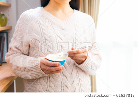 Pregnant women cup ice autumn / winter 61627812