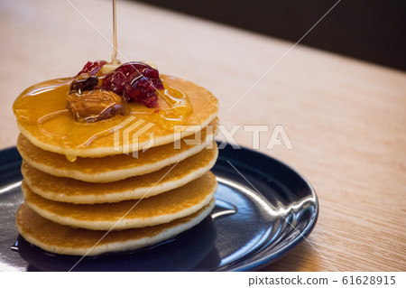 Syrup on pancake Syrup on pancake 61628915