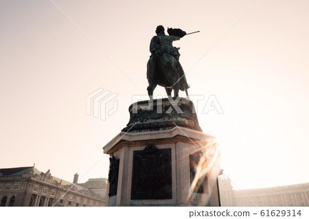 Hofburg Palace with Heldenplatz, Famous landmark in Wien, Austrian capital city, Vienna, Austria Hofburg Palace with Heldenplatz, Famous landmark in Wien, Austrian capital city, Vienna, Austria 61629314