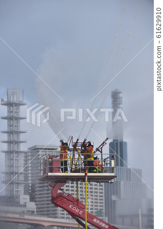 首次消防儀式展示瞭如何操作消防泵 61629910